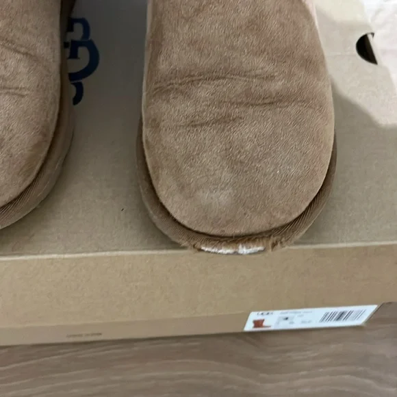 Ugg - classic fall boot in chestnut. Big kid size 4 (similar to women’s 6, imo) - Picture 5 of 6